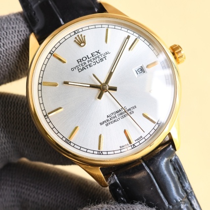 
最新爆款主推☄️☄️ 勞力士【ROLEX】男士腕表 採用獨特的錶盤設計 搭配而來的是更高檔奢華的勞力士🪐， 初識勞力士必憧憬有朝一日能擁有它，戴上勞力士必順風順水必發達，你值得擁有，歡迎評鑒！！
機芯：搭配全新進口8215西鐵城（零返修） 尺寸：40🥇 鏡面：藍寶石玻璃永不刮花 材質：316L精鋼表殼 動力：儲存48小時 防水深度：100米🥈 🥉意大利小牛皮帶，原裝針扣！