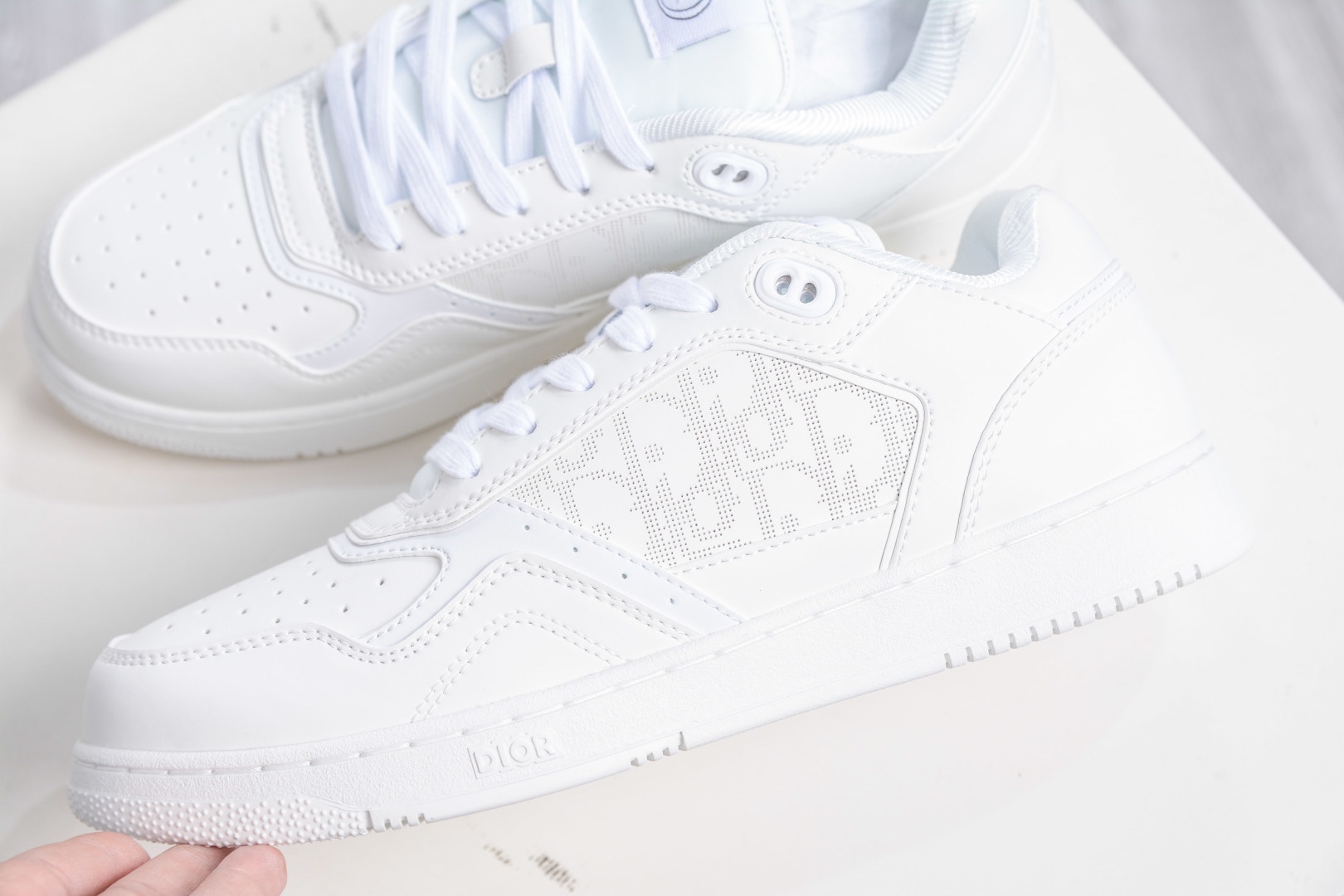 迪奧/Dior B27 Oblique Galaxy Low Top Sneakers B27系列低幫復古真皮百搭運動休閒板鞋 
貨號：3SN272ZIR16536
尺碼：38 39 40 41 42 43 44 45 46