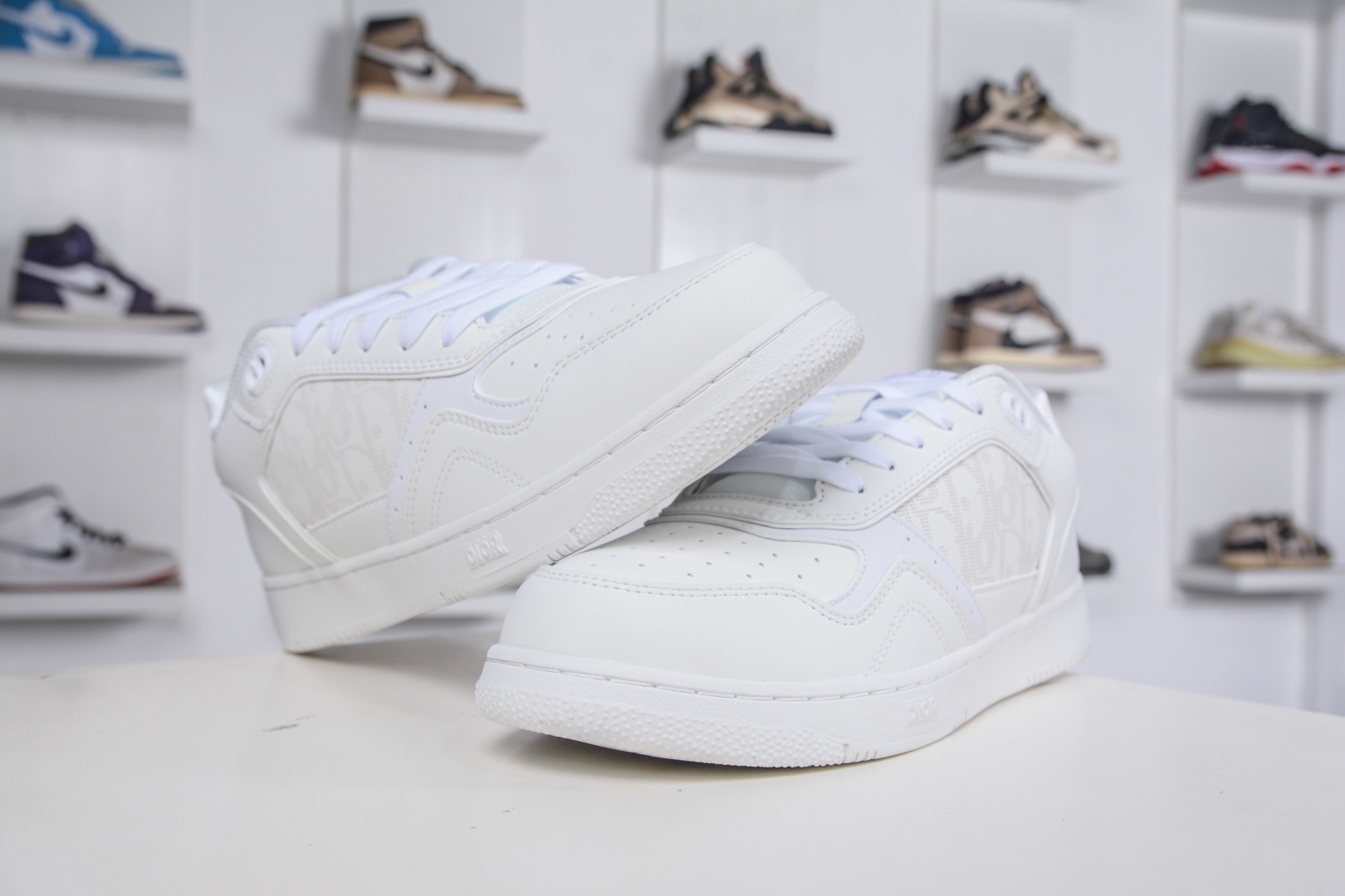 迪奧/Dior B27 Oblique Galaxy Low Top Sneakers B27系列低幫復古真皮百搭運動休閒板鞋 
貨號：3SN272ZIR16536
尺碼：38 39 40 41 42 43 44 45 46