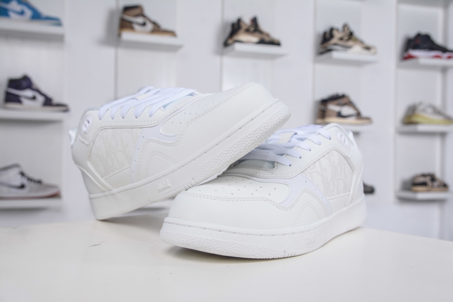 迪奧/Dior B27 Oblique Galaxy Low Top Sneakers B27系列低幫復古真皮百搭運動休閒板鞋 
貨號：3SN272ZIR16536
尺碼：38 39 40 41 42 43 44 45 46