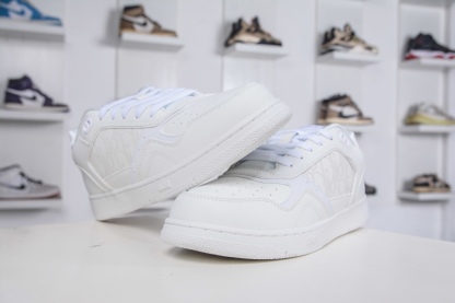 迪奧/Dior B27 Oblique Galaxy Low Top Sneakers B27系列低幫復古真皮百搭運動休閒板鞋 
貨號：3SN272ZIR16536
尺碼：38 39 40 41 42 43 44 45 46