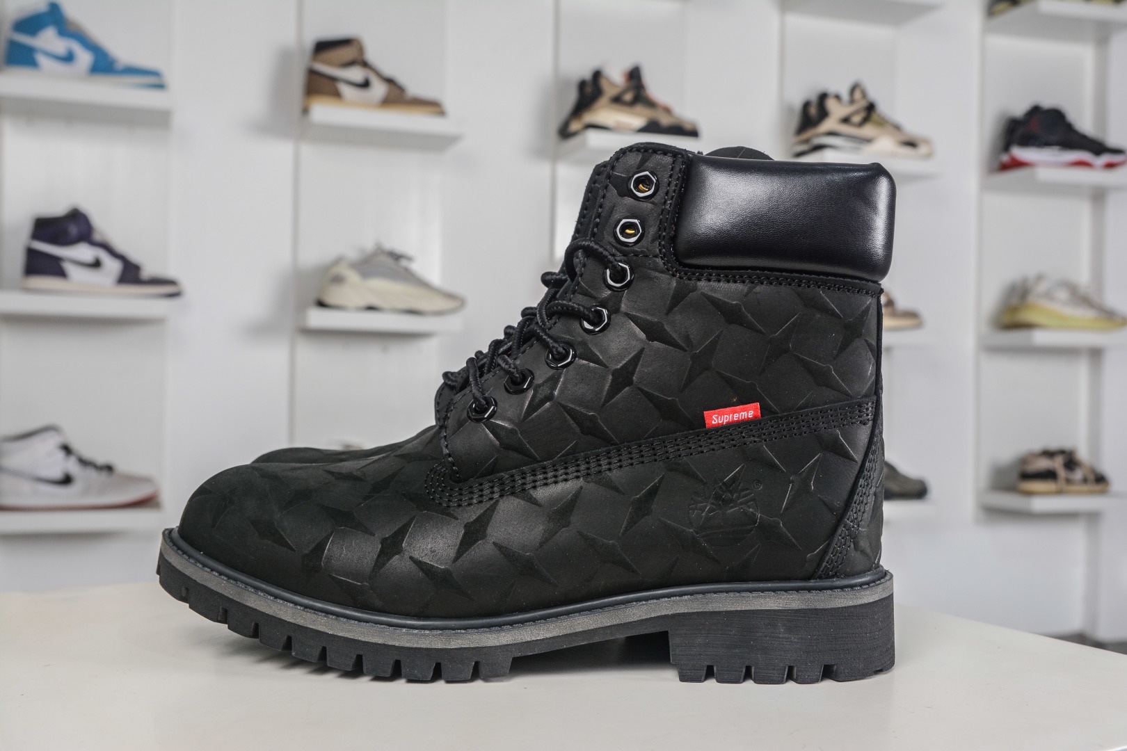 Supreme x Timberland 6 Inch Leather Boots"Black"添柏嵐經典戶外 
貨號: TB 010061 713
尺碼 39 39.5 40 41 41.5 42 43 44 45