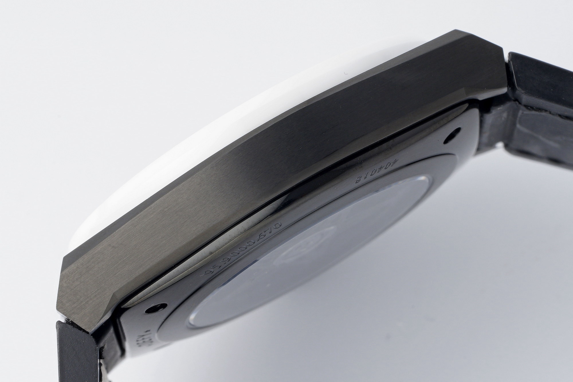 L真力時DEFY系列全新升級版，殼身 頭粒 機芯 表扣等均做了升級調整。一款根據路虎標誌性花輪轂設計而成的高顏值鏤空腕表。

原裝開模鑄造，極致還原表殼的每一處細節打磨倒角，盡顯原裝菱角分明、堅毅果敢的陽剛氣質。完美的41mm表經，適配大眾男性手寸，正裝休閒兩不誤。根據汽車輪轂設計而成的五角星錶盤，未來概念感十足。同步官網新款五角星折疊扣，搭載定製版Cal.670sk全自動機械機芯，鏤空日曆的大小與位置、機芯夾板、齒輪、五角星陀皆按原版機芯數據拆解鍛造而成。

LF臻品 陳奕迅Eason同款，時尚前衛、