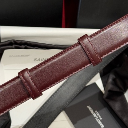 YSL頂級版復刻新寵腰帶
經典百搭款 搭配牛仔褲或者裙子都很好看 長短可調節 25mm寬 雙面進口小牛皮 精緻的真空鍍鈀搭扣飾有琺瑯字體效果