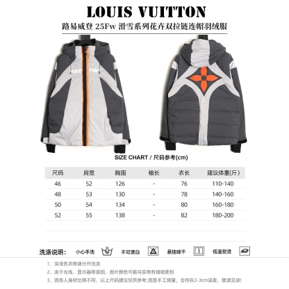 Louis Vuitton/路易威登 25Fw 滑雪系列花卉雙拉鍊連帽羽絨服
定制5合1防絨密織與3合1雙線防絨格紋料，新國標90白鴨絨，充絨飽滿，極致禦寒。 電腦機械充絨，精准計算克重，數字稱重，確保蓬松均勻。進口機刺繡，精密控制，線條流暢細膩。壓花復合，電腦掃描對位，特製膠水固化，粘接牢固。 膠漿印花，三次網板修改，烘烤固色，圖案持久。3D立體絎縫，數控分隔，防止羽絨結塊移位。
A Size:46-52