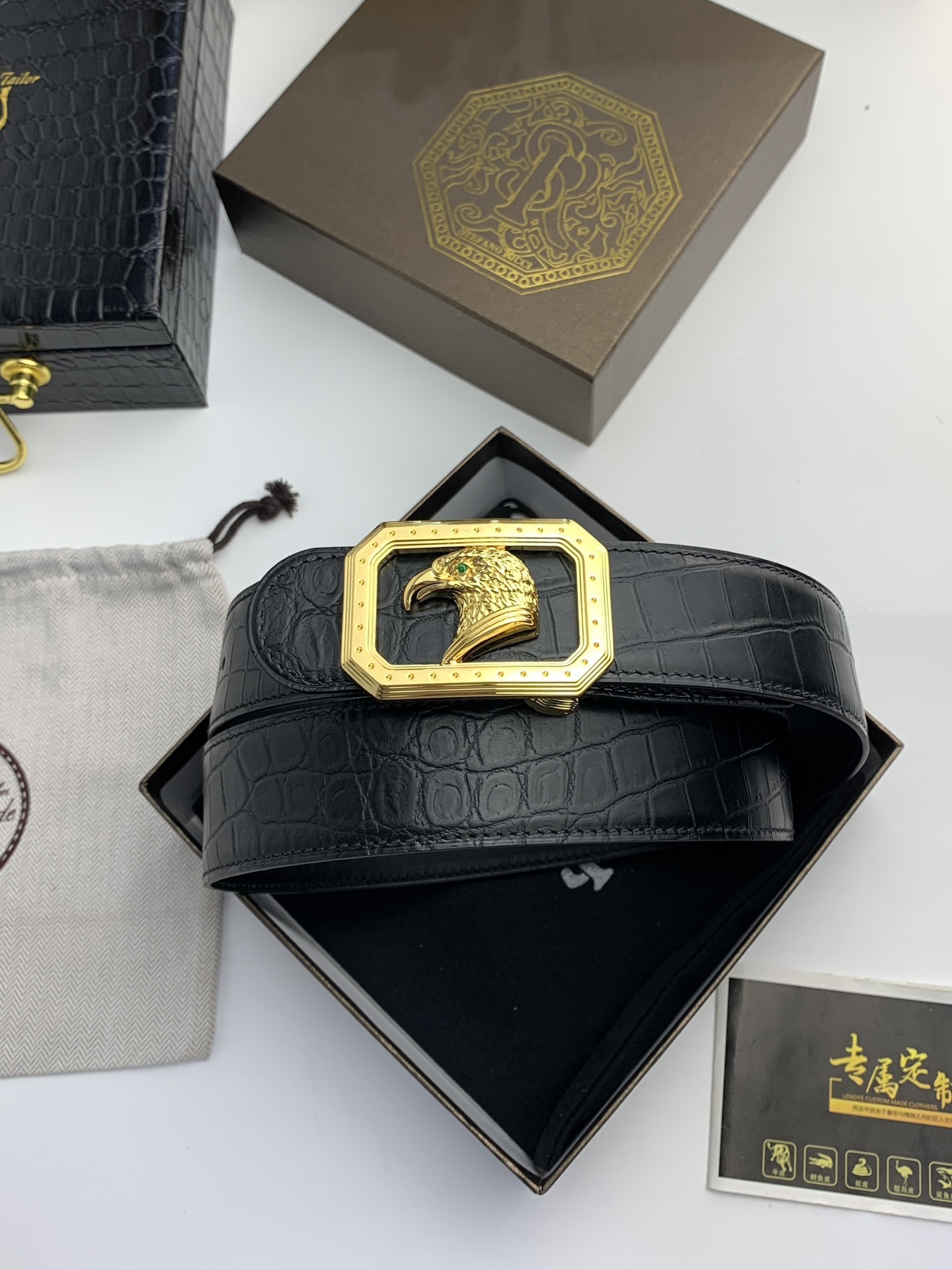 【史蒂芬】原版鰐魚紋牛皮腰帶，搭配新款不鏽鋼鷹頭扣，寬度3.8cm，雙面可用，無夾層，長度不可調節，需要選擇合適的尺碼。具有獨特吸引力！