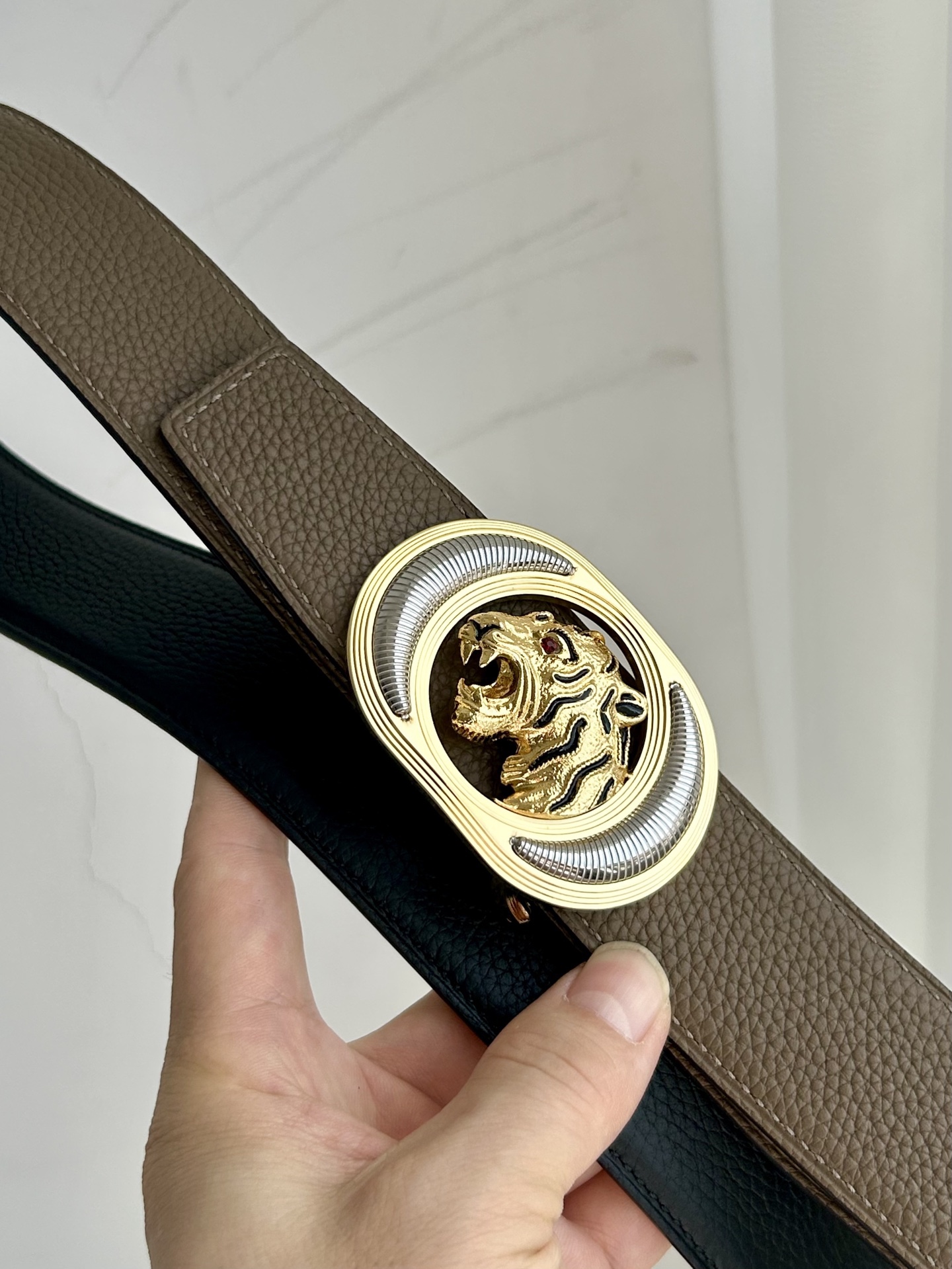 【史蒂芬】原版荔枝紋牛皮腰帶，搭配新款老虎頭不鏽鋼扣，寬度3.8cm，雙面可用，長度不可調節，尺碼（85-110）具有獨特吸引力！