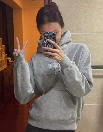 Supreme FW24 WEEK17 Box Logo Hooded Sweatshirt 胸前徽標刺繡logo口袋連帽衛衣帽衫
面料460克 高克重 面布質感強 韌性好 衣服收針處都有打套結（起到加固 久穿不變形 市面普通版本是沒有的哦） 歡迎對比 品質保證
F 尺碼：S M L XL