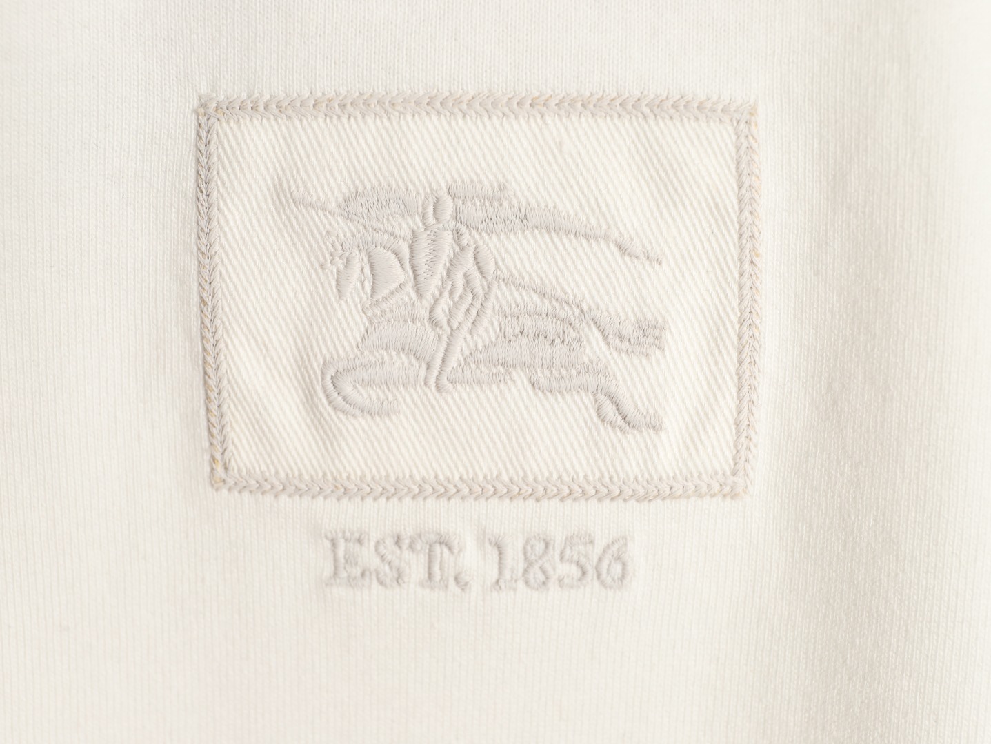 🔝BURBERRY巴寶莉BBR 哥特體刺繡短袖T恤
正品購入，100%洗後維斯棉235克，舒彈羅紋285克，進口刺繡，面料酵洗，定制1：1商標，寬松版型
B Size：S-XL