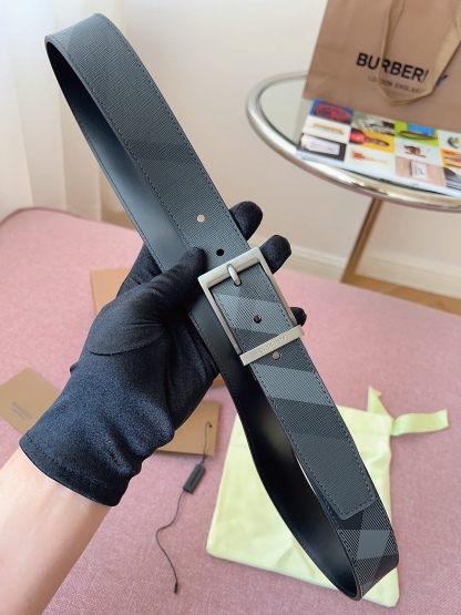 
Burberry博柏利品牌始終秉承傳統精髓，彰顯卓爾不凡的匠制工藝，優雅率性的英倫設計與銳意革新的時尚理念。3.5cm