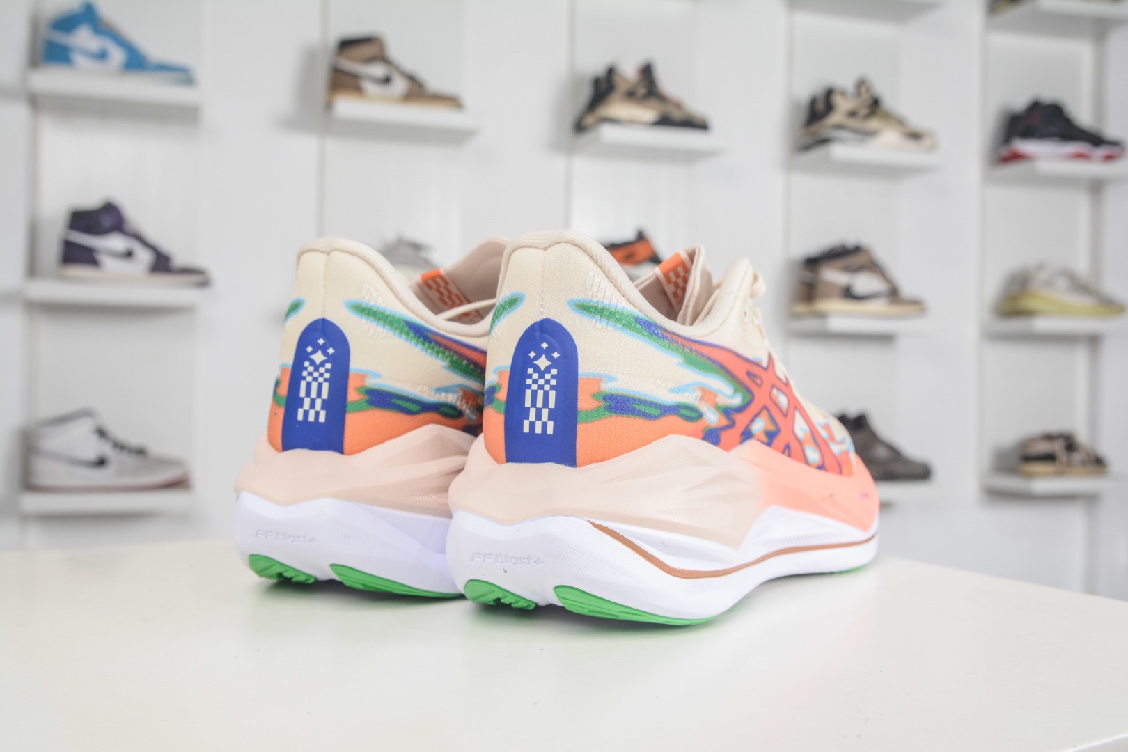 Asics SuperBlast 3 轻量回弹舒适透气支撑跑步鞋 
货号：1013A177 002
尺码：36 37 37.5 38 39 39.5 40 40.5 41.5 42 42.5 43.5 44 44.5 45