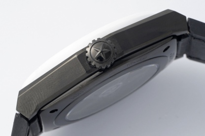 L真力時DEFY系列全新升級版，殼身 頭粒 機芯 表扣等均做了升級調整。一款根據路虎標誌性花輪轂設計而成的高顏值鏤空腕表。

原裝開模鑄造，極致還原表殼的每一處細節打磨倒角，盡顯原裝菱角分明、堅毅果敢的陽剛氣質。完美的41mm表經，適配大眾男性手寸，正裝休閒兩不誤。根據汽車輪轂設計而成的五角星錶盤，未來概念感十足。同步官網新款五角星折疊扣，搭載定製版Cal.670sk全自動機械機芯，鏤空日曆的大小與位置、機芯夾板、齒輪、五角星陀皆按原版機芯數據拆解鍛造而成。

LF臻品 陳奕迅Eason同款，時尚前衛、