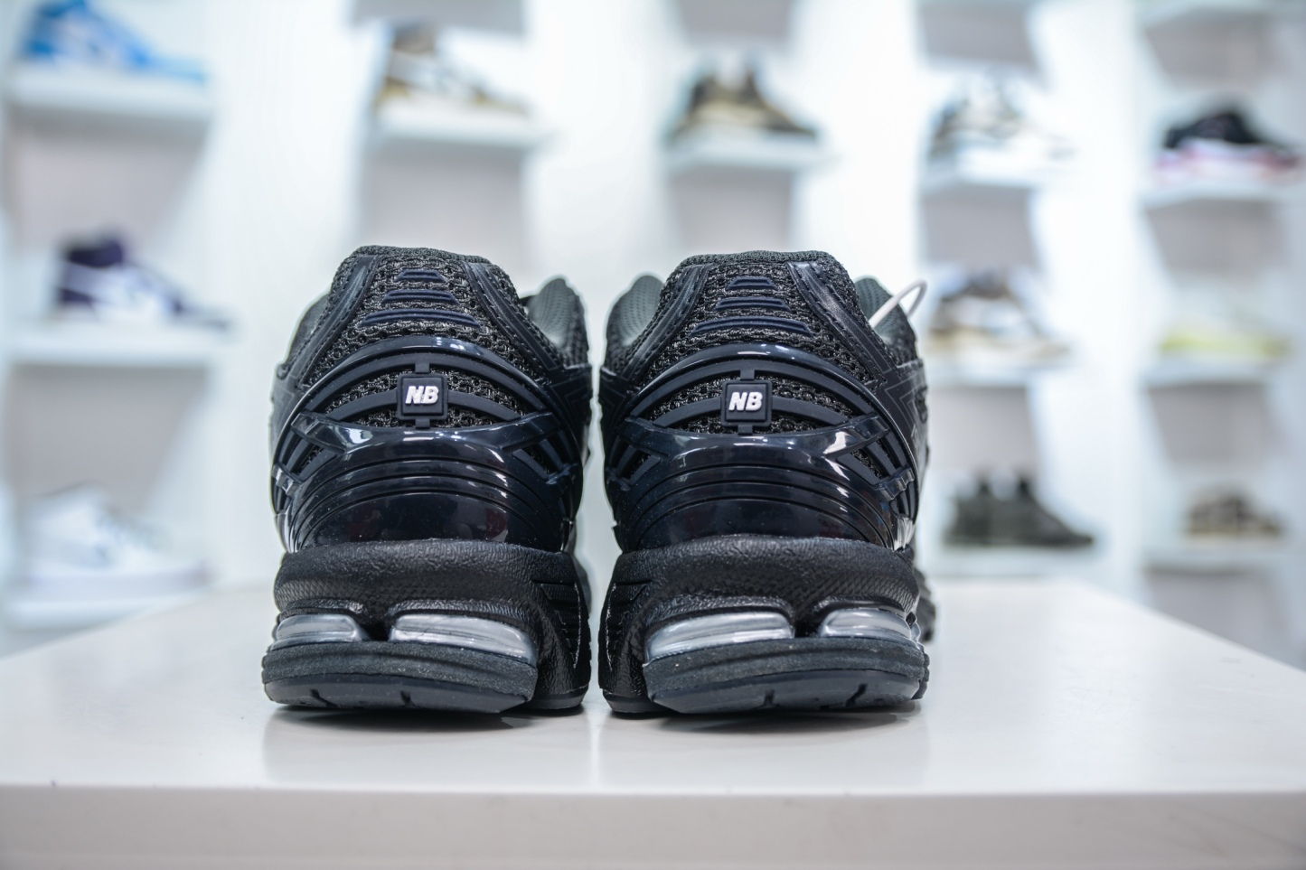 New Balance M1906R系列 復古老爹防滑耐磨低幫 跑步鞋 
貨號：M1906RJB
尺碼：36 37 37.5 38 38.5 39.5 40 40.5 41.5 42 42.5 43 44 45 46.5