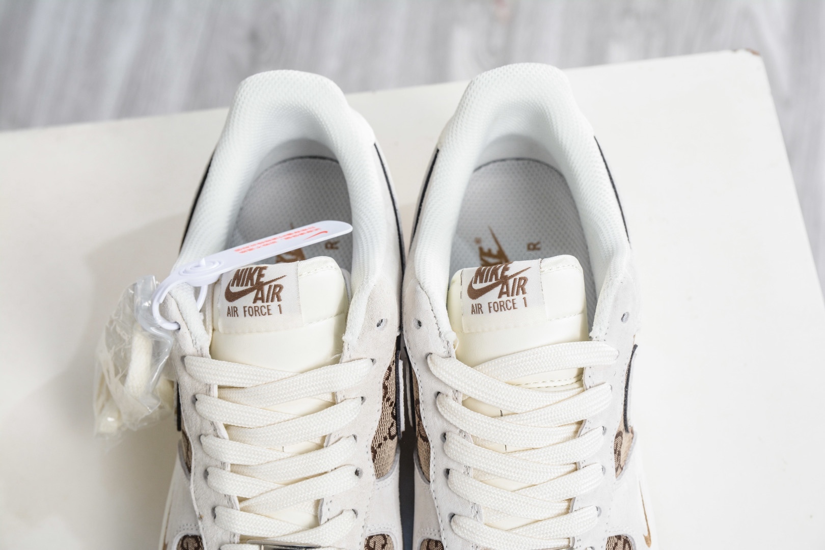Gucci x NIke Air Force 1 古馳聯名-米黃 
貨號:MM3399 807
Size: 36 36.5 37.5 38 38.5 39 40 40.5 41 42 42.5 43 44 44.5 45