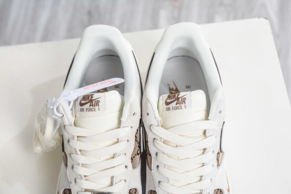 Gucci x NIke Air Force 1 古馳聯名-米黃 
貨號:MM3399 807
Size: 36 36.5 37.5 38 38.5 39 40 40.5 41 42 42.5 43 44 44.5 45
