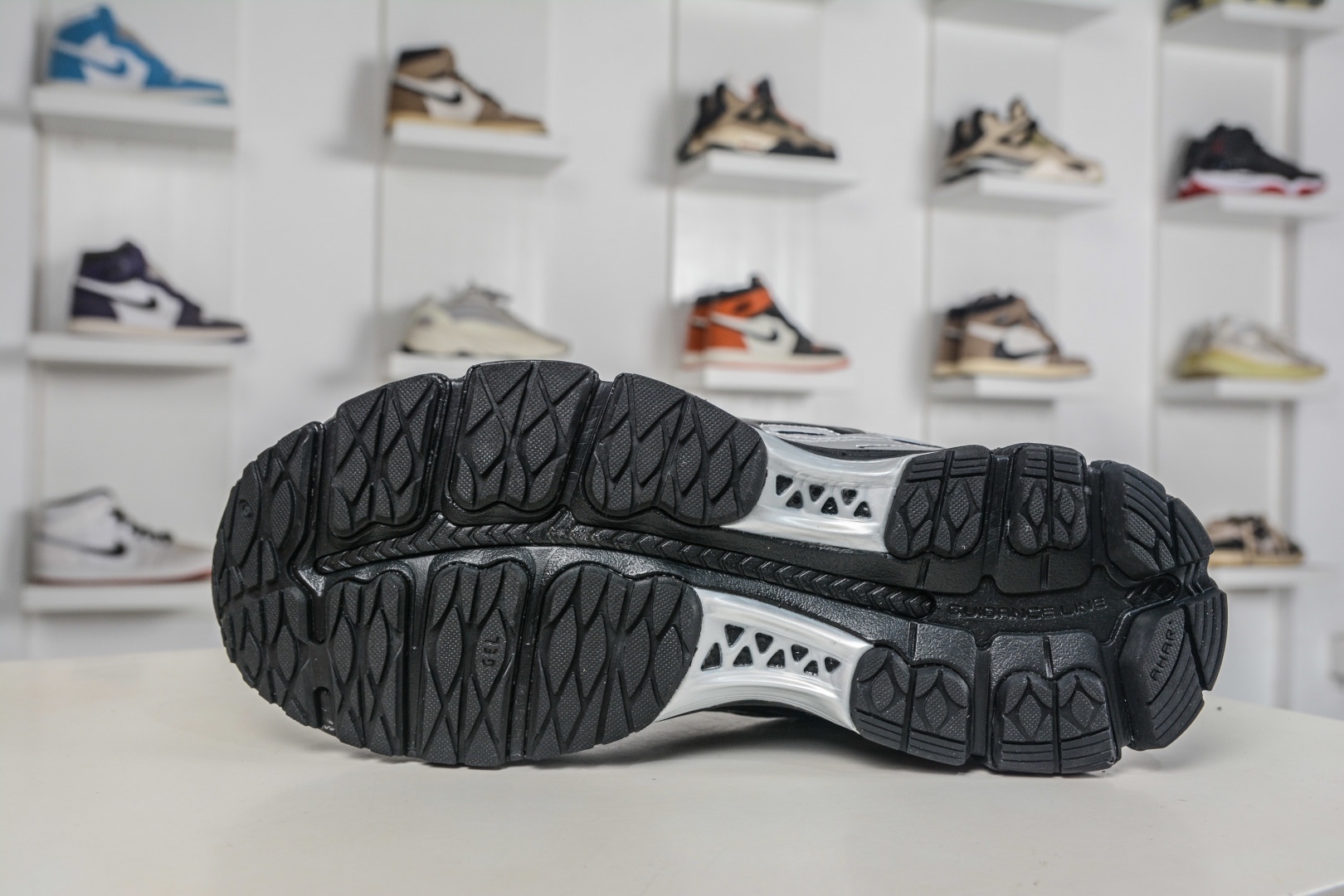 Asics Gel-Kayano 12.1 亞瑟士百搭休閒運動慢跑鞋 
貨號：1203A759 001
Size：36-47