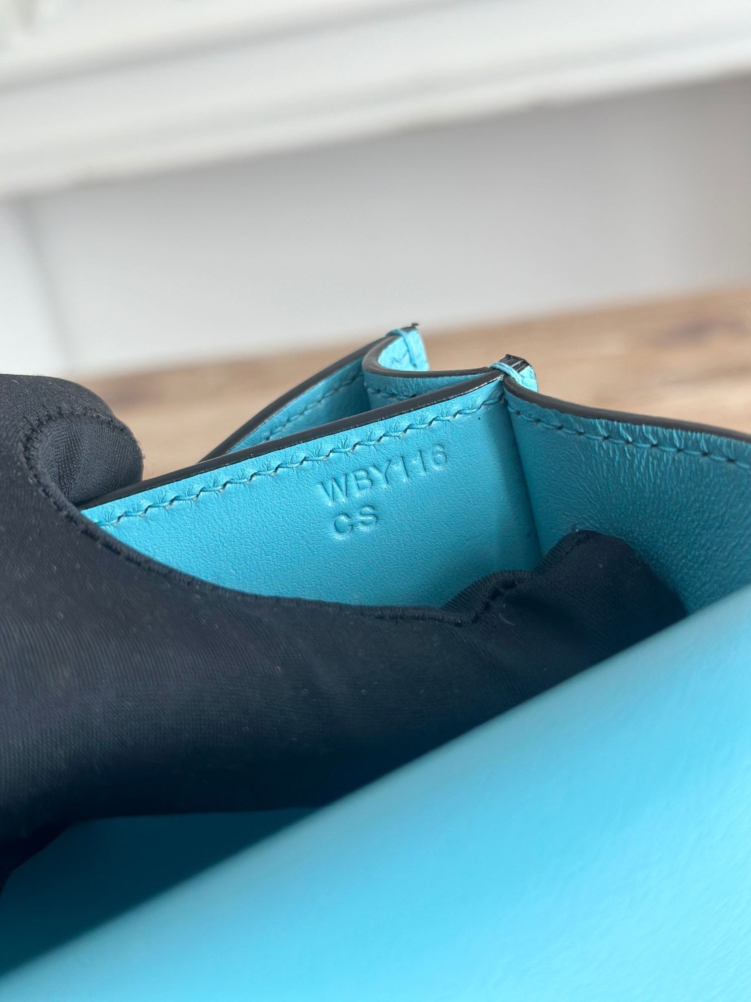 康康  空姐包  
constance  19cm  
epsom掌紋小牛皮  半收工  蠟線縫製