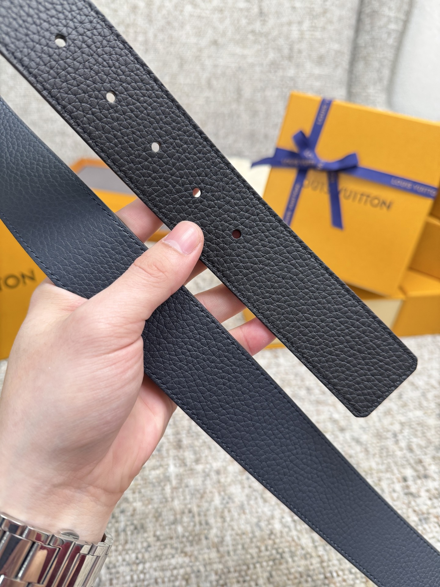 
Louis Vuitton LV腰带 荔枝纹皮底系列 原厂五金 精致手工绘边 柔软舒适 宽4.0