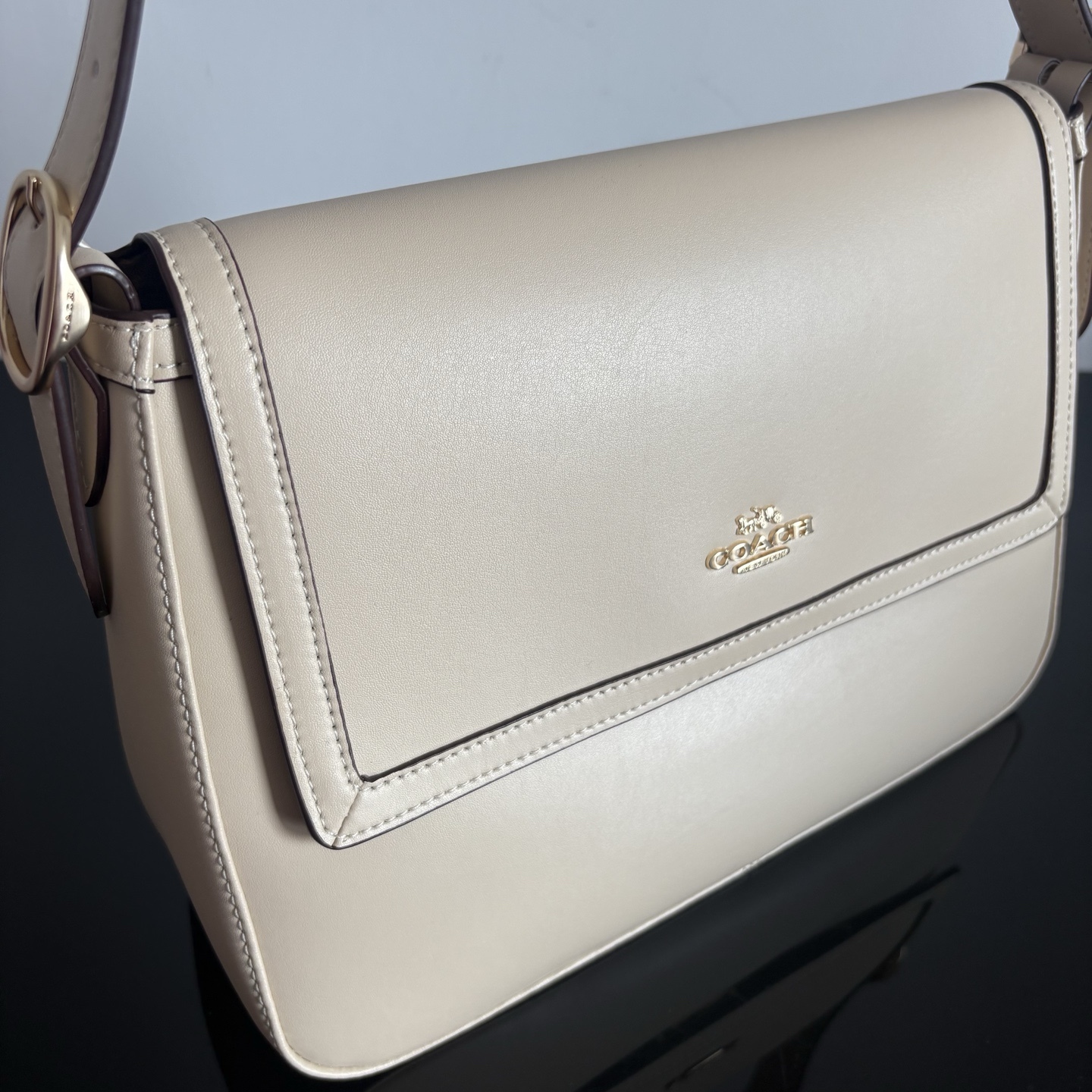 
[新品]COACH/蔻馳奧萊女士ETTA 29號翻蓋單肩包腋下包 CCE57 29*21*12