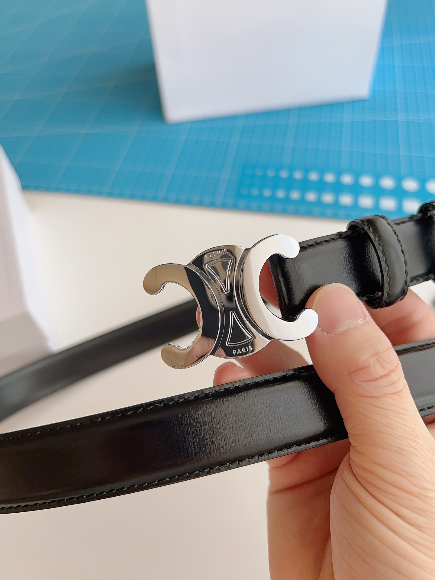 《CELINE》賽琳皮帶 celine 腰帶寬度2.5cm 超火凱旋門，手感柔軟細膩，上身效果超級好看。非常顯腰線型﹣﹣時尚必備神器﹣