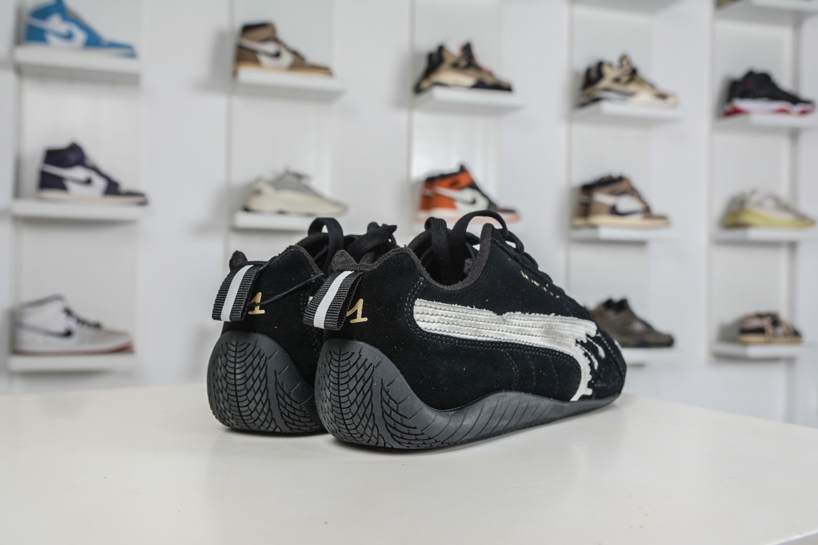 Balenciaga x Puma 彪馬 Speedcat 巴黎世家聯名款低幫休閒鞋 
貨號：847146 WSDSD 1090
尺碼：36 37 37.5 38 38.5 39 40 40.5 41 42 42.5 43 44 45 46