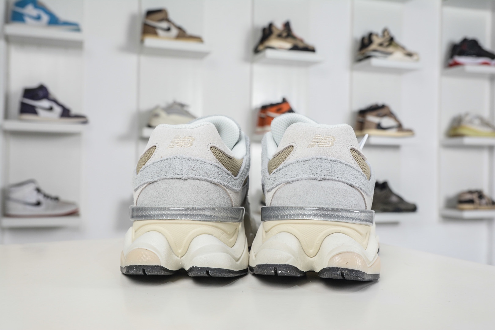 新百倫New Balance NB9060 米灰色 U9060440 
Size：36 37 37.5 38 38.5 39 40 40.5 41 42 42.5 43 44 45 45.5 46.5