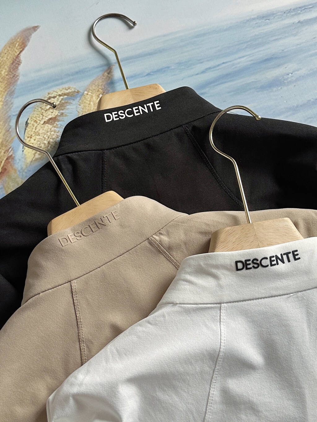 2026春秋新款迪桑特DESCENT  TRAINING 秋季新款半拉男士SOLOTEX長袖
功能型速乾，上身超級舒服，男士內搭打底良品！好貨不多，速度備起來啦！
清遠代工，純正出口的訂單，同款國內門店有售，
 德國拜耳公司的頂級面料！上身巨舒服，運動健身不拘束，，超強！中等厚度，不厚，上身無拘束感運動時直接外穿也OK！
  純色經典款，適合任意年齡段，任意場合，立領風格，穩重又盡顯莊重，運動又不失休閒，真的超級經典的款式，室外運動、打籃球、跑步、羽毛球，上身一件足以！