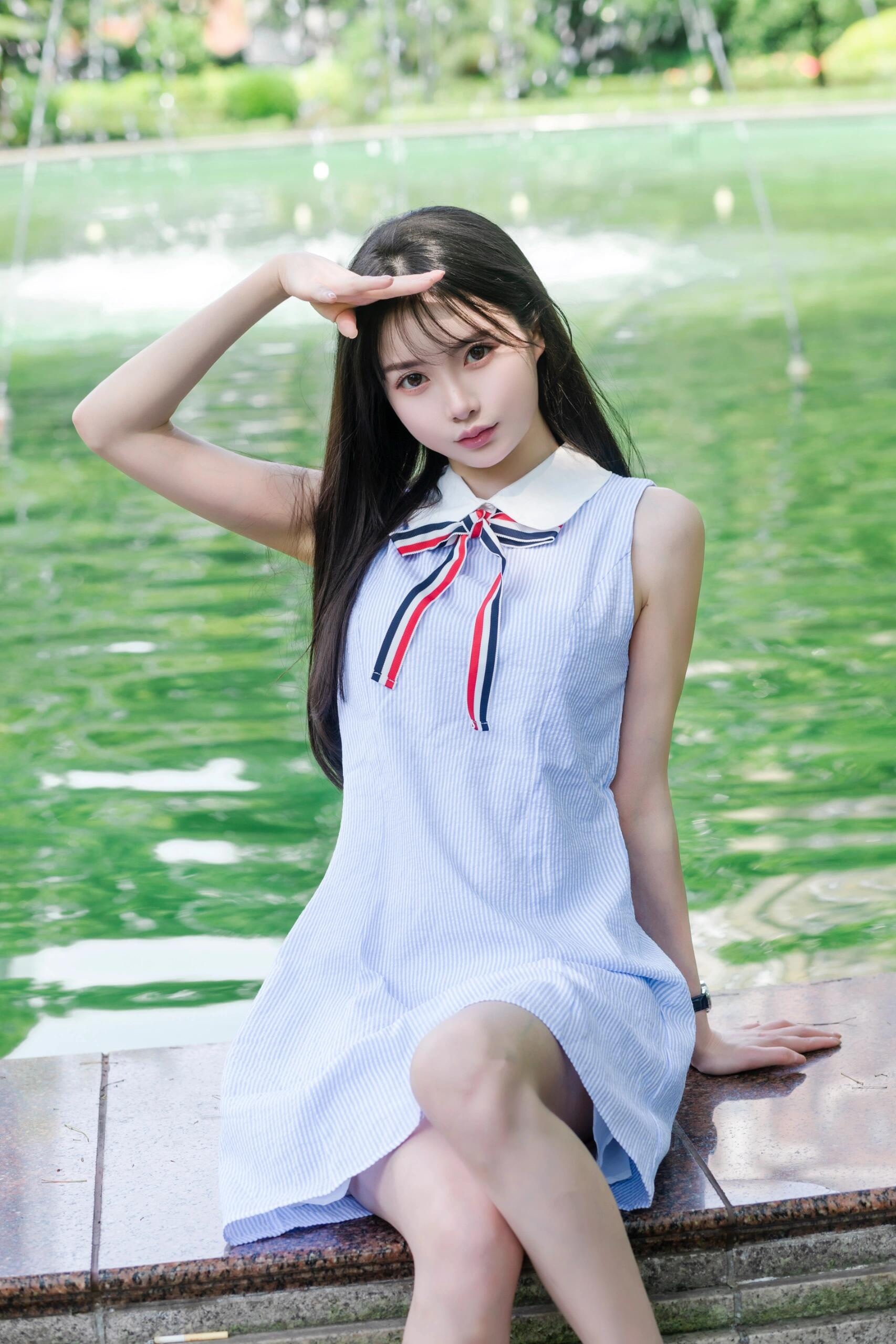 🔝Thom Browne TB 蝴蝶結條紋連衣裙
襯衫裙學院風，領口採用娃娃領設計，三色織帶可以前後裝飾，YB購買對版對標出版，定制面料，區別市場通貨。
尺碼：1 2 3