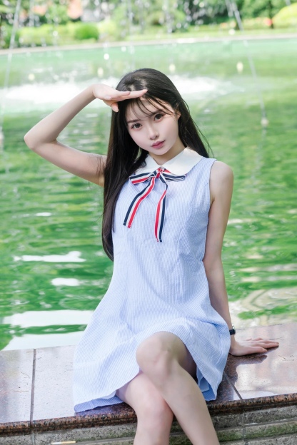 🔝Thom Browne TB 蝴蝶結條紋連衣裙
襯衫裙學院風，領口採用娃娃領設計，三色織帶可以前後裝飾，YB購買對版對標出版，定制面料，區別市場通貨。
尺碼：1 2 3