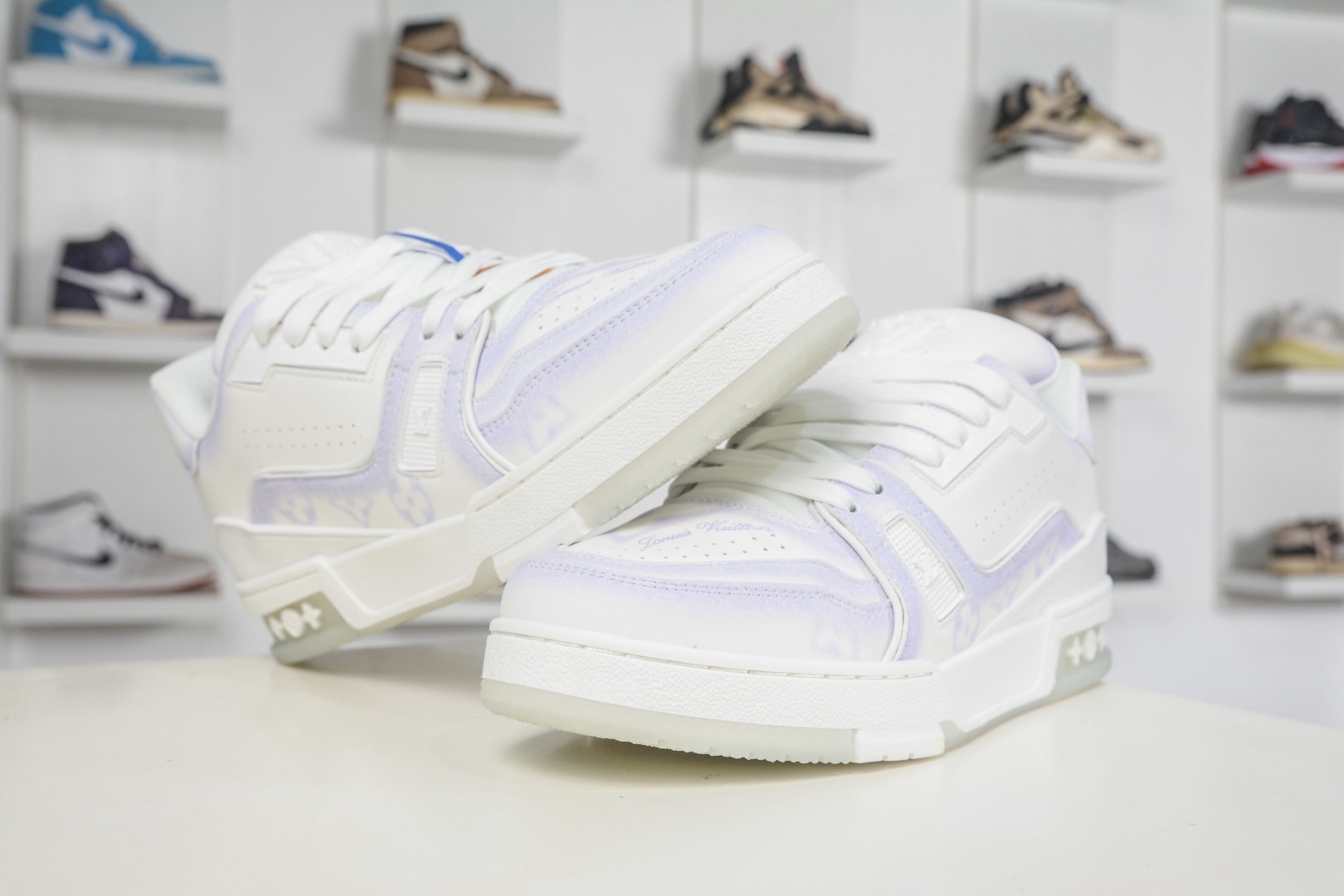 Louis Vuitton Trainer 系列板鞋 
Size：36 37 38 39 40 41 42 43 44 45 (偏大一碼）