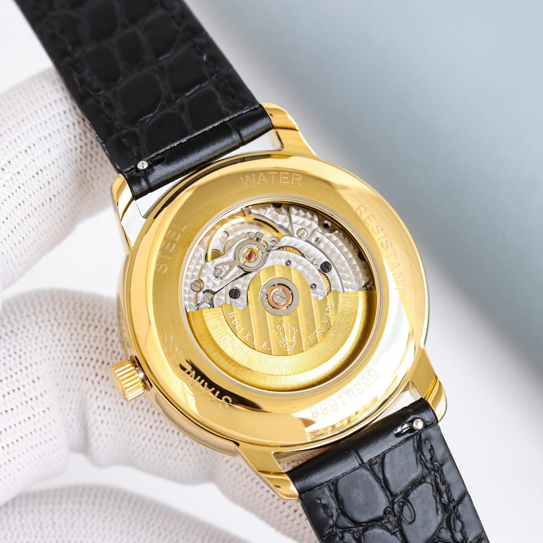 台灣廠最新力作，市場最高版本最新推薦款，勞力士👑切利尼月相系列.男士腕表簡單不失大氣[勝利]搭載精准瑞士ETA2824-2機芯（6字位真日曆與24小時日月星辰功能）40mm表徑，316精鋼表殼，耐磨抗刮藍寶石玻璃，原裝品質針扣，具備超強防水功能，搭配意大利牛皮讓手腕更貼合舒適！TW工廠出品的勞力士充分體現了高級制表業最純粹的傳統！適合各種商務場合，簡斂精緻不失優雅！