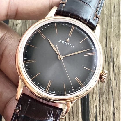 【真力時】菁英系列：一切來得剛剛好！
  機芯：進口9015改制ELITE6150型號-剛剛好
  表殼：原版開模42MM/316L精鋼-剛剛好
  玻璃：弧形雙面防眩處理藍寶石-剛剛好
  字面：字釘鐫刻/鍍銠太陽紋/琢面指針-剛剛好
  皮帶：精選意大利牛皮+膠質底皮-剛剛好
  表扣：原版制動折疊扣-剛剛好
原版開模超級復刻，歷盡兩年時間突破各種工藝難關，到達一切剛剛好的效果！