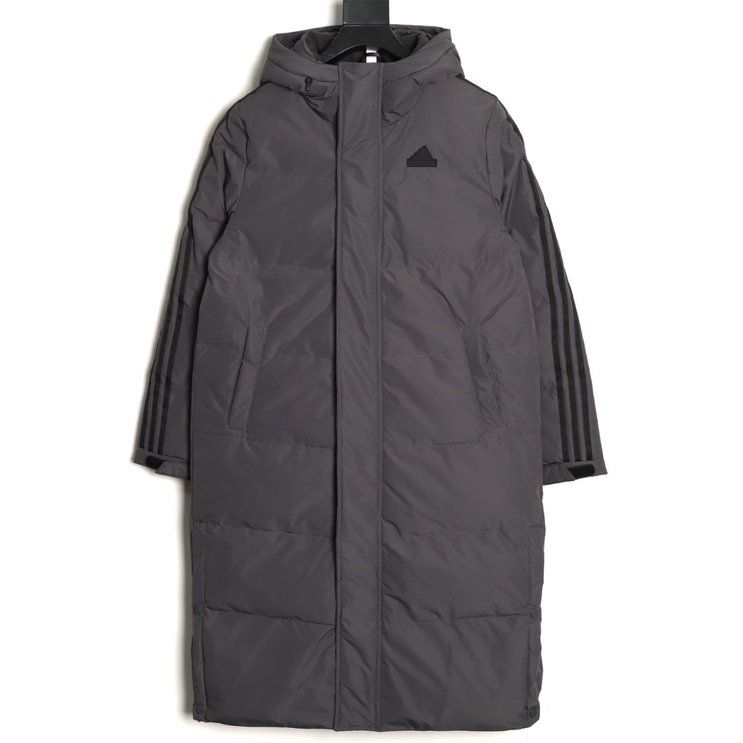 Adidas 阿迪達斯 三條槓保暖專櫃長款落肩款羽絨服
明星同款阿迪羽絨服 adidas 休閒舒適保暖長款羽絨服 男女同款  面料採用原版定制防水防靜電布料 內里採用尼龍雙層封禁設計 過膝長款設計超級保暖 分區填充300克標準80白鴨絨 蓬松度超好 輕便不厚重 拉鍊帶有定制logo 袖子側邊經典三條槓 內里配備口袋 胸前刺繡硅膠小標 清晰立體又飽滿 袖口鬆緊設計更加防風保暖 下擺按扣設計可隨意調節 方便戶外行動 寬松的版型不挑人 穿上就是行走的棉被 絲毫不懼寒冬 
L SIZE:S-XL