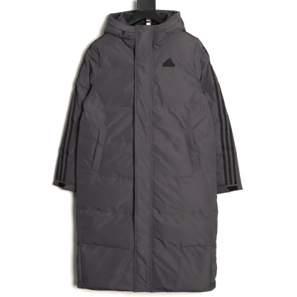 Adidas 阿迪達斯 三條槓保暖專櫃長款落肩款羽絨服
明星同款阿迪羽絨服 adidas 休閒舒適保暖長款羽絨服 男女同款  面料採用原版定制防水防靜電布料 內里採用尼龍雙層封禁設計 過膝長款設計超級保暖 分區填充300克標準80白鴨絨 蓬松度超好 輕便不厚重 拉鍊帶有定制logo 袖子側邊經典三條槓 內里配備口袋 胸前刺繡硅膠小標 清晰立體又飽滿 袖口鬆緊設計更加防風保暖 下擺按扣設計可隨意調節 方便戶外行動 寬松的版型不挑人 穿上就是行走的棉被 絲毫不懼寒冬 
L SIZE:S-XL