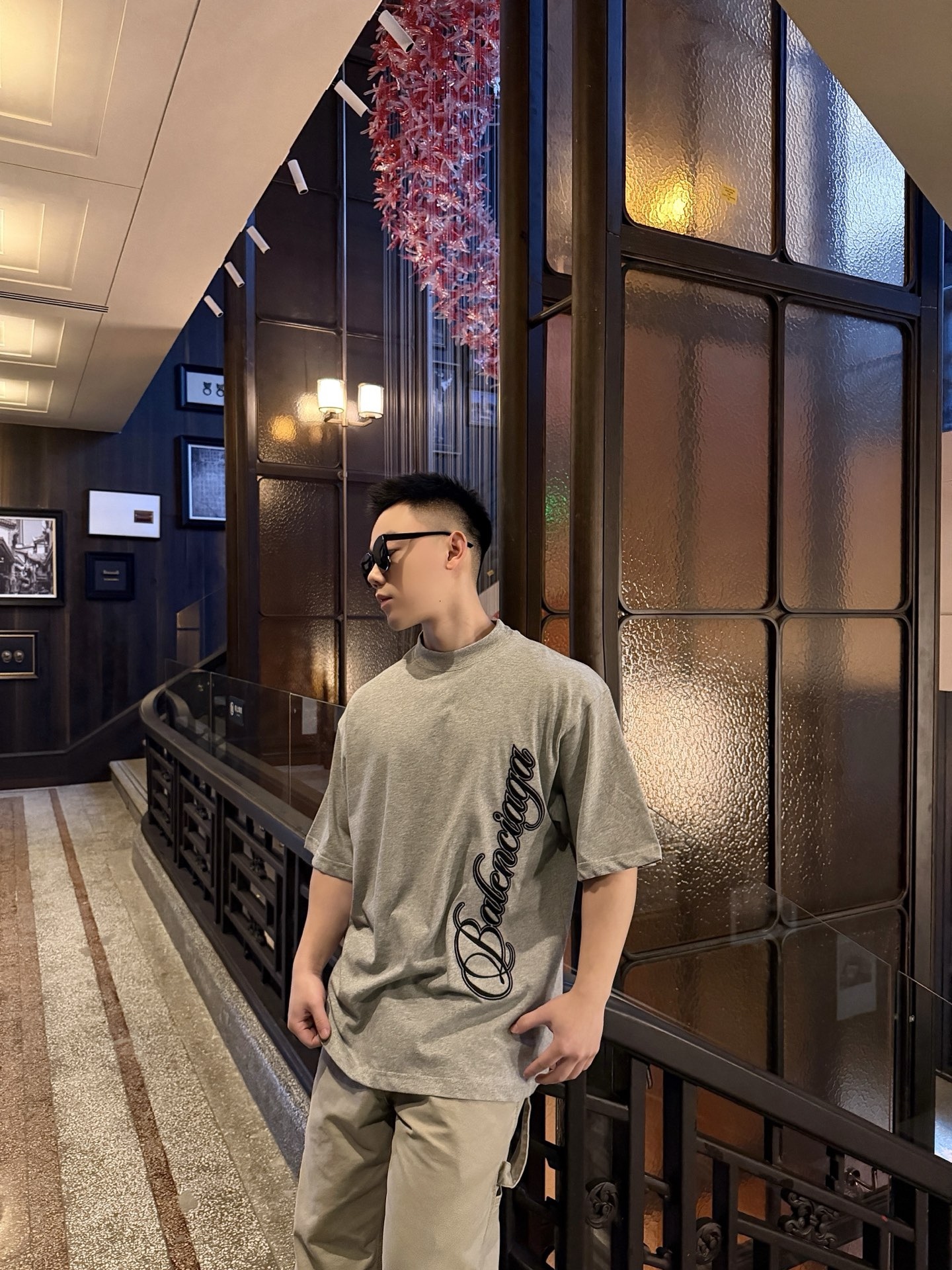 🔝BALENCIAGA巴黎世家BLCG 側邊草體字母短袖T恤
正品購入開發，40支雙紗巴黎棉210克，1*1配套十字羅紋280克，進口刺繡，面料酵洗，定制1：1商標，寬松版型
B Size：S-XL