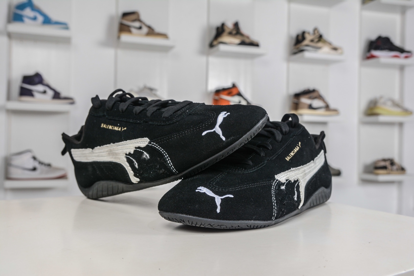 Balenciaga x Puma 彪馬 Speedcat 巴黎世家聯名款低幫休閒鞋 
貨號：847146 WSDSD 1090
尺碼：36 37 37.5 38 38.5 39 40 40.5 41 42 42.5 43 44 45 46