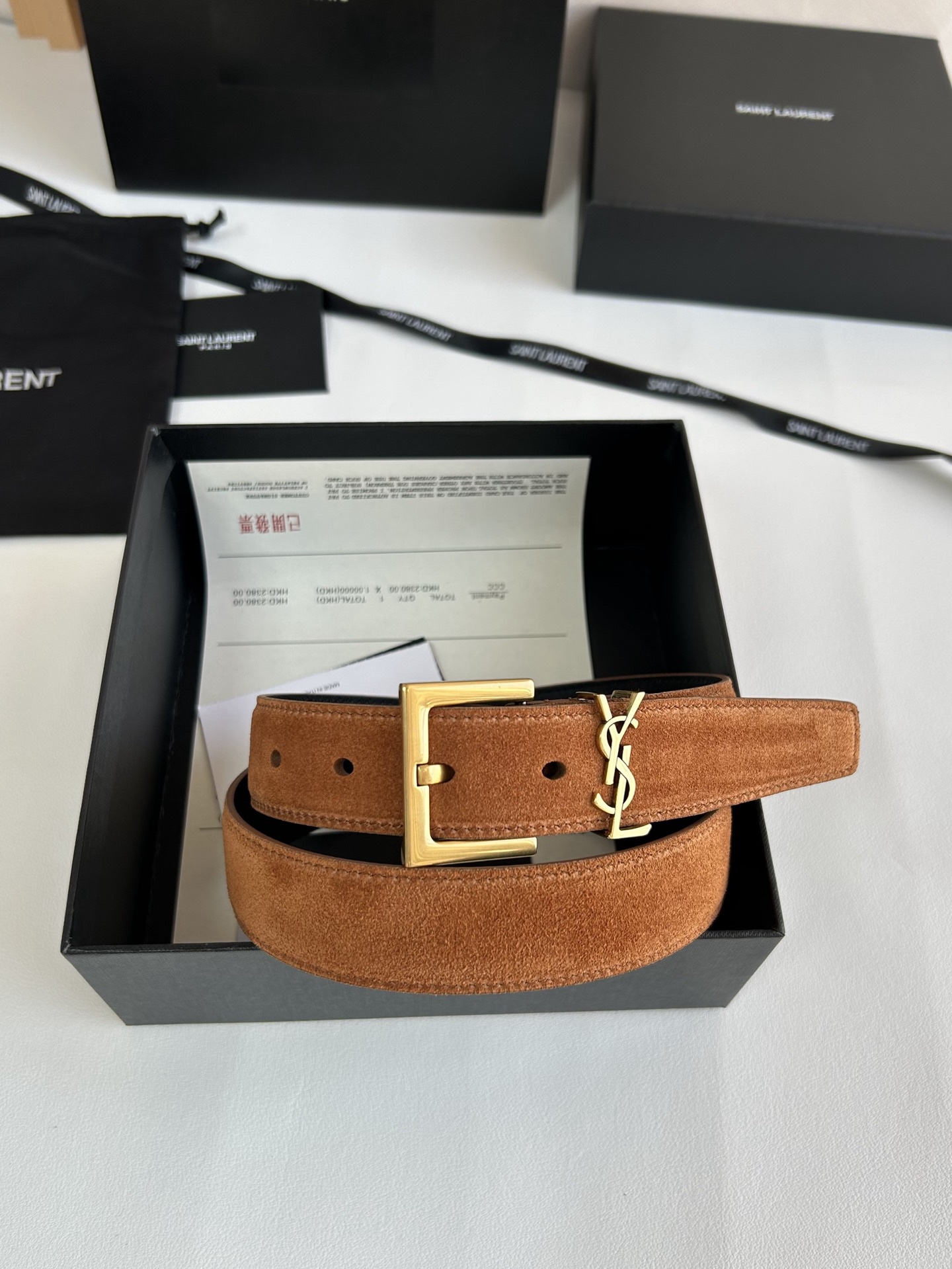 聖羅蘭 女士腰帶，進口小牛皮 配以CASSANDRE 標識腰帶環。古銅色金銀五金可選。精緻優雅的設計，寬度3.0cm