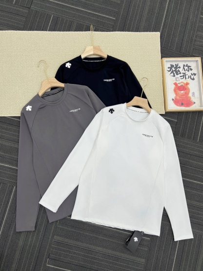 春秋新款DST迪桑特情侶👫綜訓系列長袖運動衫
韓國🇰🇷櫃子同步
迪家高端專業運動面料，精梳輕拉絨，親膚舒適，排汗吸濕！面料不易變形、不易褪色以及快速乾爽的三大頂尖優勢
右肩的立體LOGO，高溫熱燙印的工藝加持，右下擺字母小壓花，增加了設計的趣味性和觀賞度
整體既有嚴謹的精英範，又有利落陽光的運動感，彰顯品牌魅力 ！
