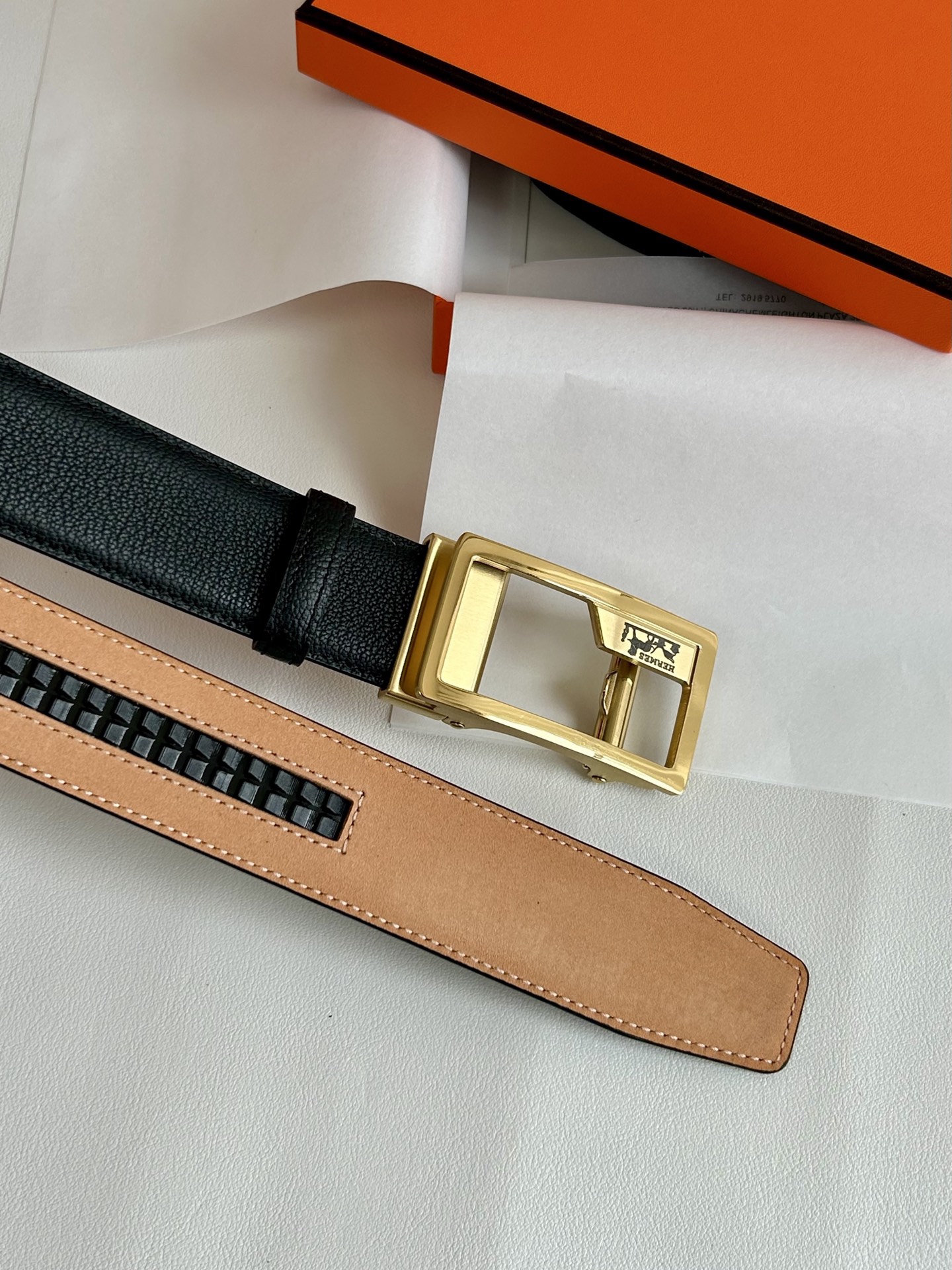 【H家】 新款紋路小牛皮腰帶，寬度3.5cm，搭配新款不鏽鋼自動扣，手感極佳、可以任意裁剪、永恆而經典！轉圖必大賣