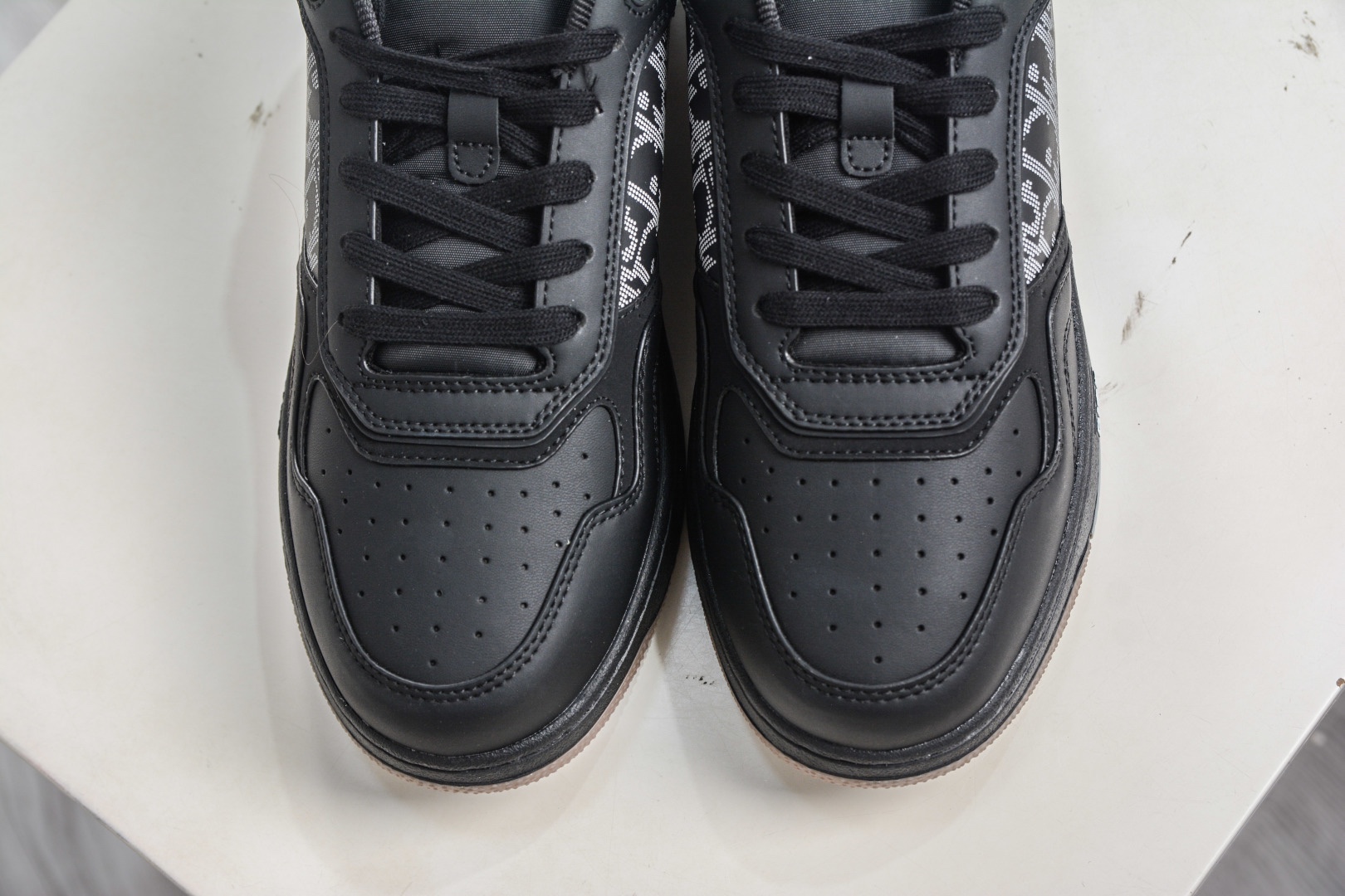 迪奧/Dior B27 Oblique Galaxy Low Top Sneakers B27系列低幫復古真皮百搭運動休閒板鞋 
貨號：3SN272ZIR16536
尺碼：38 39 40 41 42 43 44 45 46