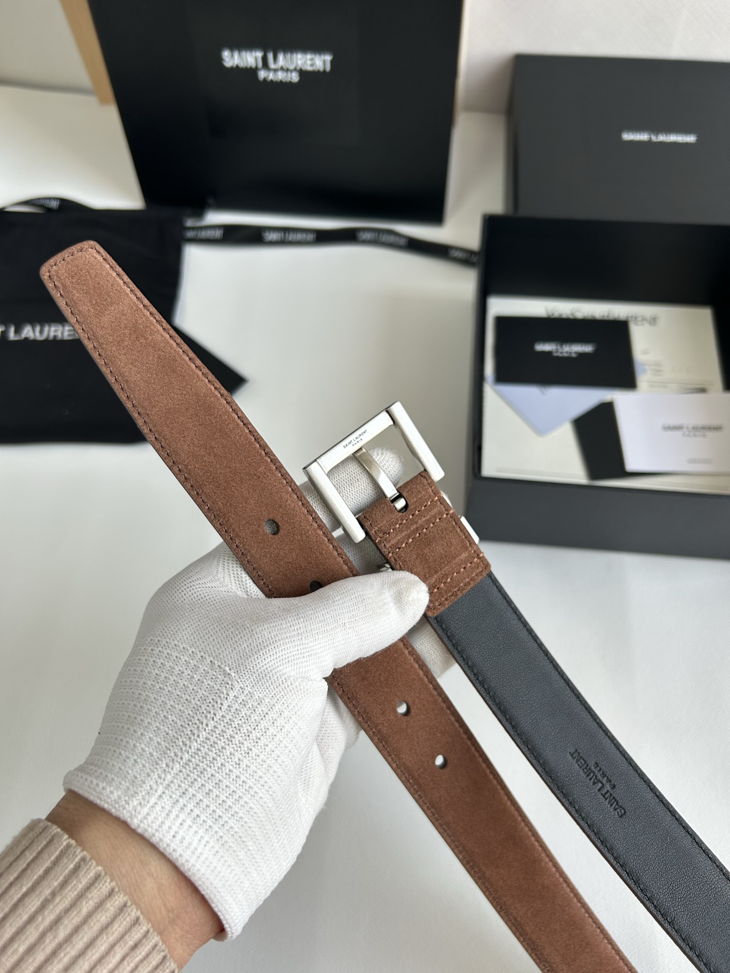 聖羅蘭 女士腰帶，進口小牛皮 配以CASSANDRE 標識腰帶環。古銅色金銀五金可選。精緻優雅的設計，寬度3.0cm