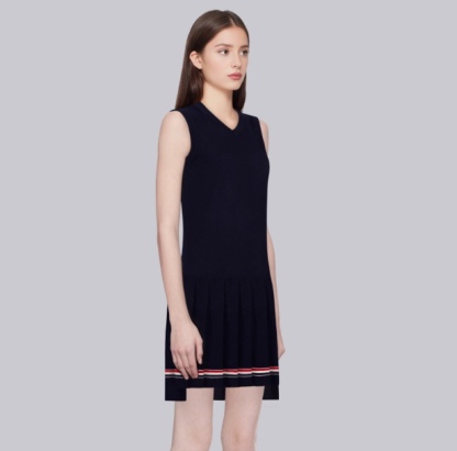 🔝THOM BROWNE TB 彩條V領羊毛針織連衣裙
原版定制面料 輔料 
尺碼：1 2 3