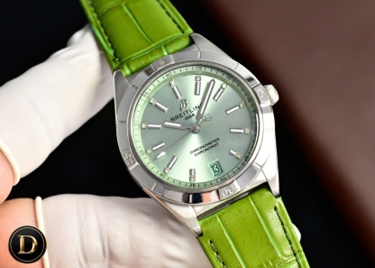 百年靈新款橫空出世（推出新高度）
全新百年靈機械計時腕表-南海膠囊系列
(chronometer Automatic 36mm)特別版
1⃣️現代復古風格讓您在人群中脫穎而出，打破沈悶，有溫度又不失浪漫！
2⃣️這款優雅的現代復古靈感腕表適合想在人群脫穎而出的女士。（男士也可佩戴，膠囊系列市面最薄的中性款。）
3⃣️融合優異性能和造型美感，時尚而優雅，適合各種場合，多種金屬表殼可供選擇，同時也有鑲嵌彩色寶石鑽，從炫酷的精鋼材百搭雙色間金乃至豪華紅金，一應俱全，時標和多姿多彩錶盤。
