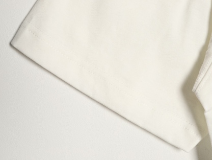 🔝BURBERRY巴寶莉BBR 哥特體刺繡短袖T恤
正品購入，100%洗後維斯棉235克，舒彈羅紋285克，進口刺繡，面料酵洗，定制1：1商標，寬松版型
B Size：S-XL