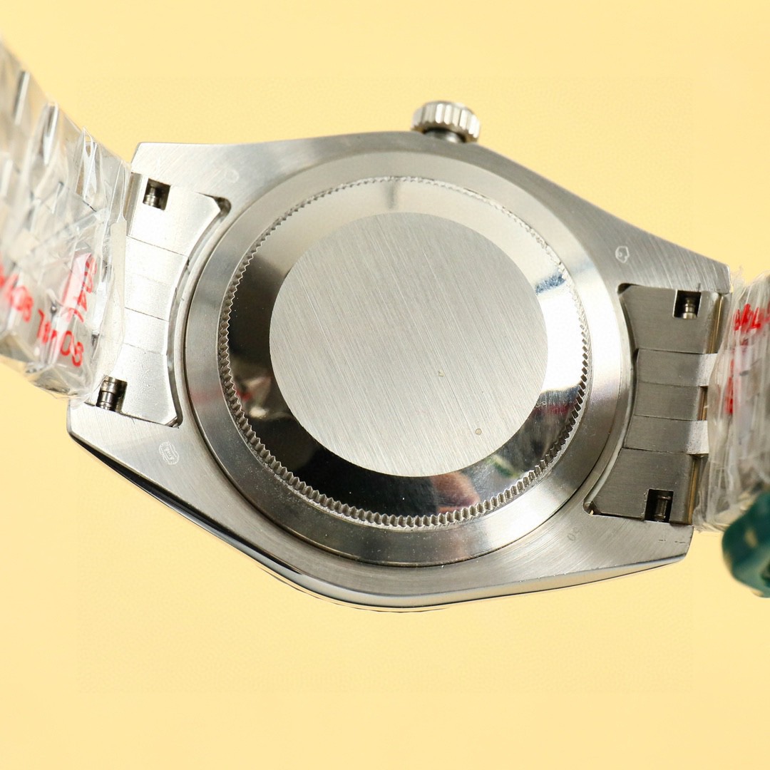 爆款再次研究升級最新款上市👍，勞力士日誌系列！賀歲珍藏版採用獨特的設計風格 ，字面設計招財麒麟貔貅🔥高檔奢侈， 男士腕表新品推薦🔥歡迎品鑒 
機芯：搭配全新進口8215（零返修）
尺寸：41mm
鏡面：藍寶石玻璃永不刮花
材質：316L精鋼表殼
動力：儲存48小時
防水深度：100米