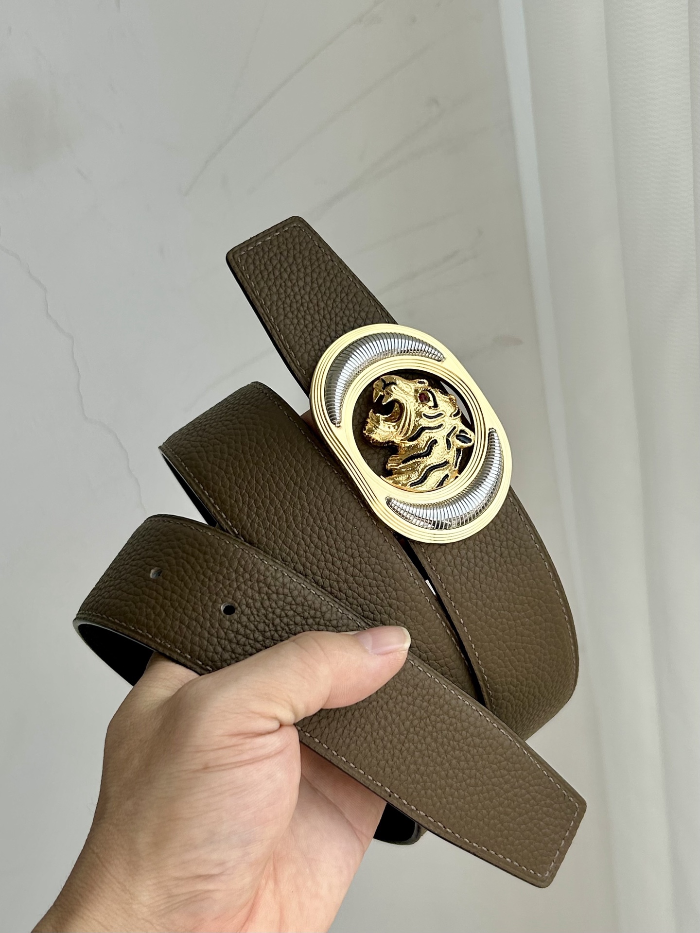 【史蒂芬】原版荔枝紋牛皮腰帶，搭配新款老虎頭不鏽鋼扣，寬度3.8cm，雙面可用，長度不可調節，尺碼（85-110）具有獨特吸引力！