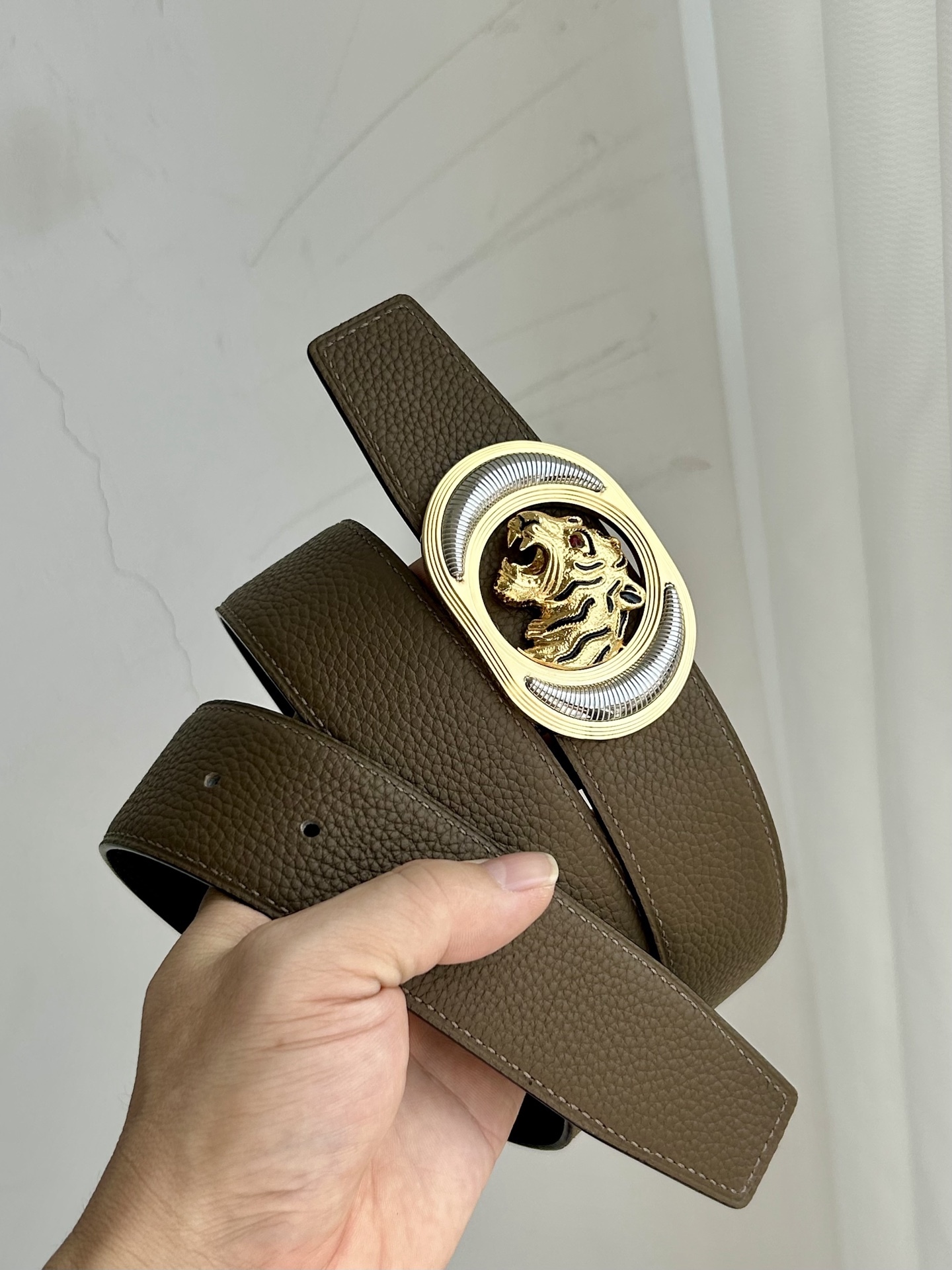 【史蒂芬】原版荔枝紋牛皮腰帶，搭配新款老虎頭不鏽鋼扣，寬度3.8cm，雙面可用，長度不可調節，尺碼（85-110）具有獨特吸引力！