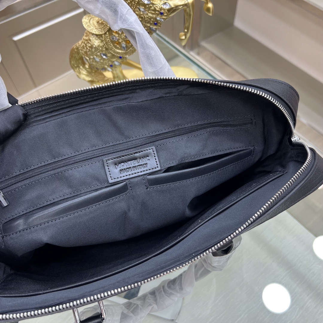 Montblanc International（萬寶龍）🔥萬寶龍新款男士公文包，採用進口頭層牛皮製作，搭配頂級五金配件，在公文包系列中實屬佼佼者。商務人士與潮流達人皆適用的款式。[色]喜歡的速度下單✅
型號：66216-1
尺寸：39-29-6.5
顏色：黑色