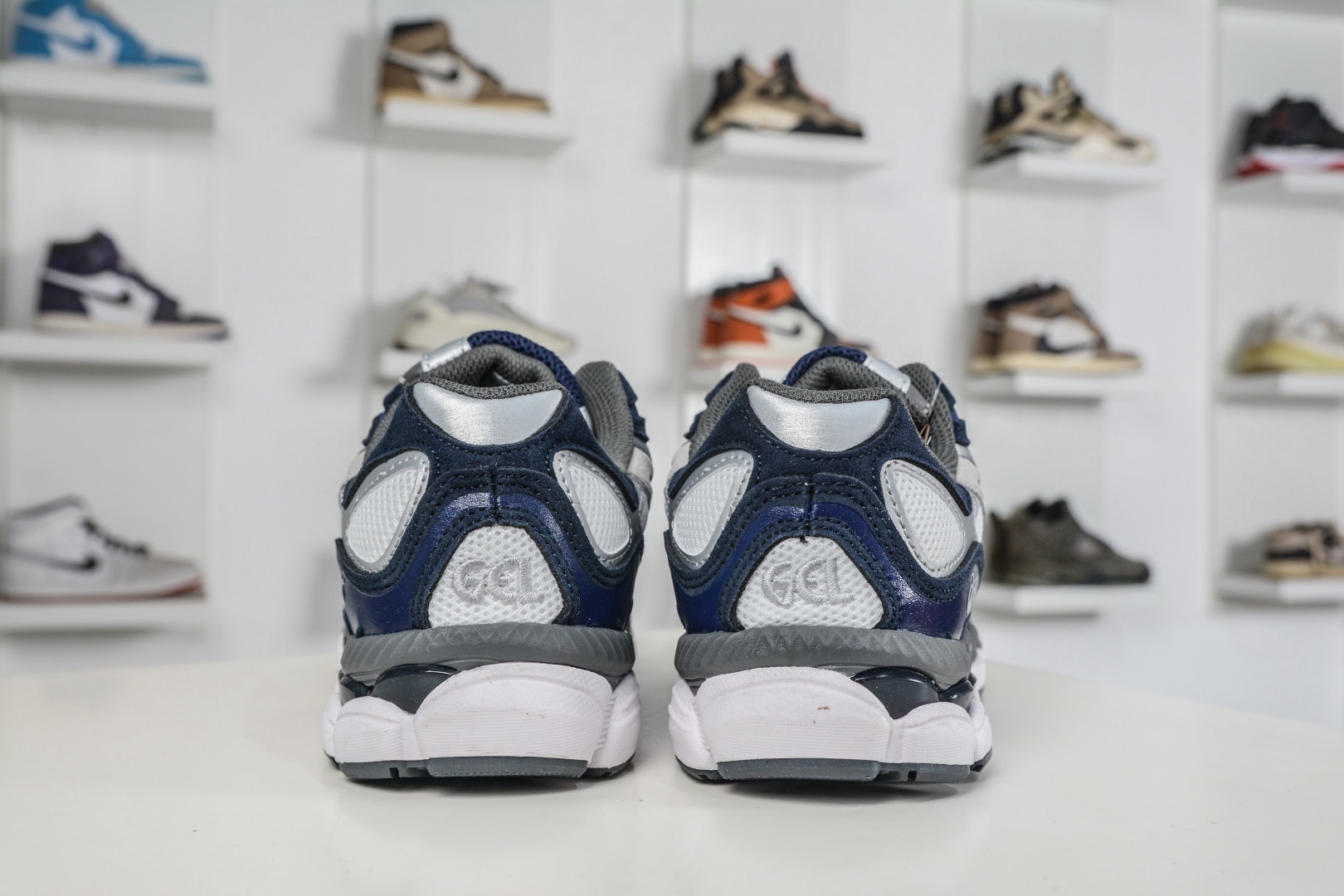 Asics Gel-NYC 亞瑟士運動休閒透氣專業跑鞋
貨號: 1201A789 100
尺碼：36 37 37.5 38 39 39.5 40 40.5 41.5 42 42.5 43.5 44 45 46 47.5