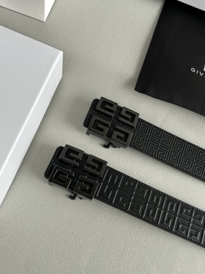 【紀梵希】新款男士 頭層小牛皮黑色壓花腰帶，內襯荔枝紋底，寬38毫米.搭配不鏽鋼經典4G自動扣.商務服裝造型的完美搭配。永恆經典！